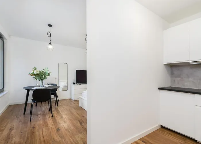 Old Market By Renters